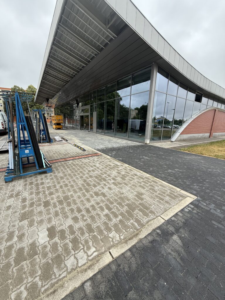 Rólunk - ALUTRON - Prémium nyílászárók és profi árnyékolástechnika